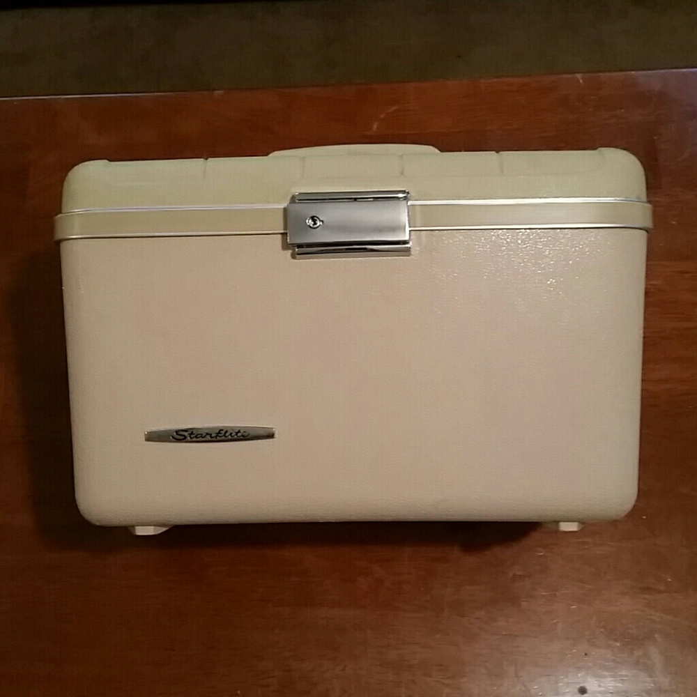 Vintage Starflite train case